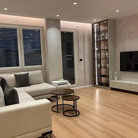 New Chic Apartment, Apartment *
