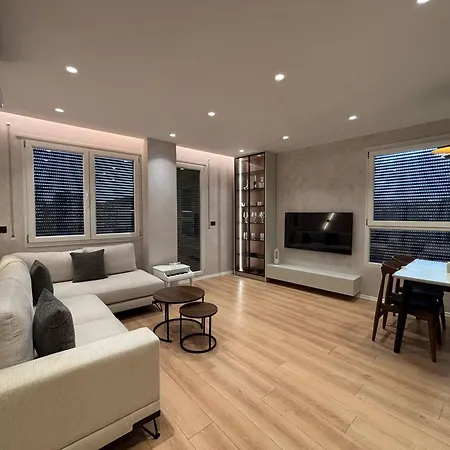 New Chic Apartment, Apartment