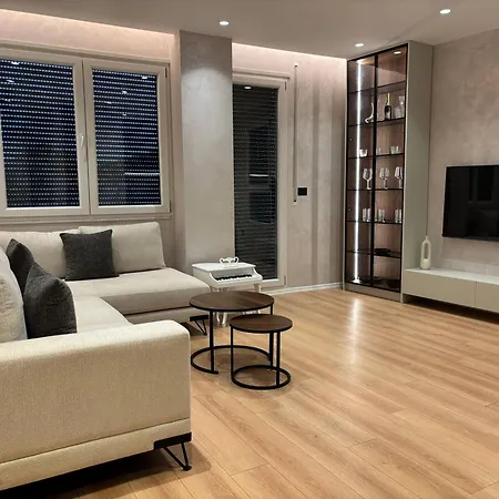 New Chic Apartment, ティラナ
