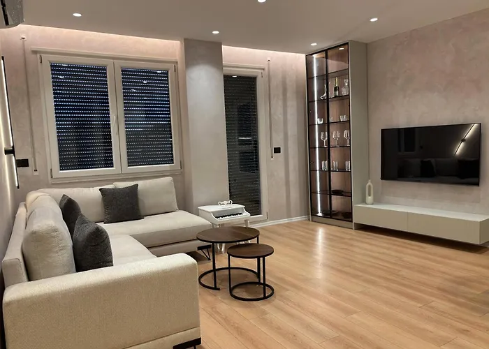 New Chic Apartment, Apartment *