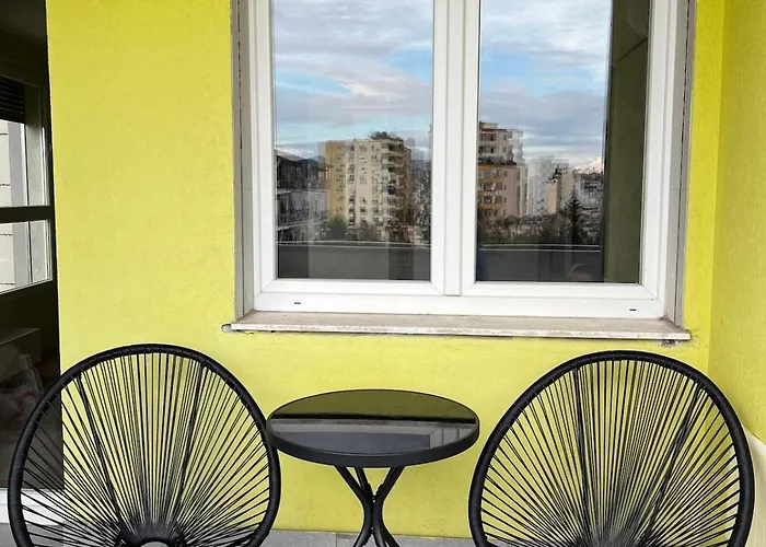 Apartment New Chic Apartment,