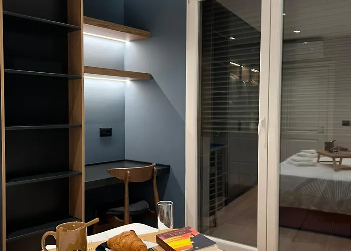 Apartment New Chic Apartment,